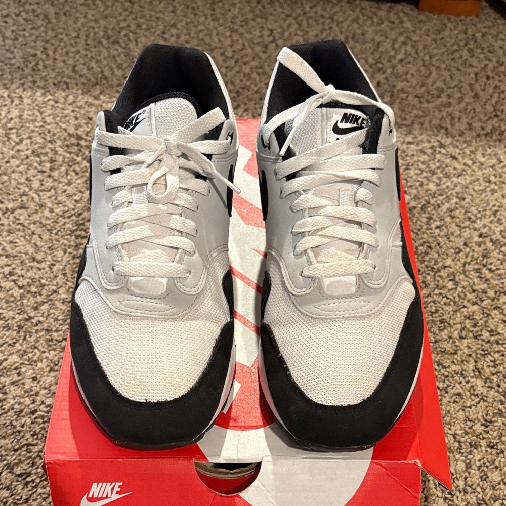 Nike Men's Gray and Black Sneakers